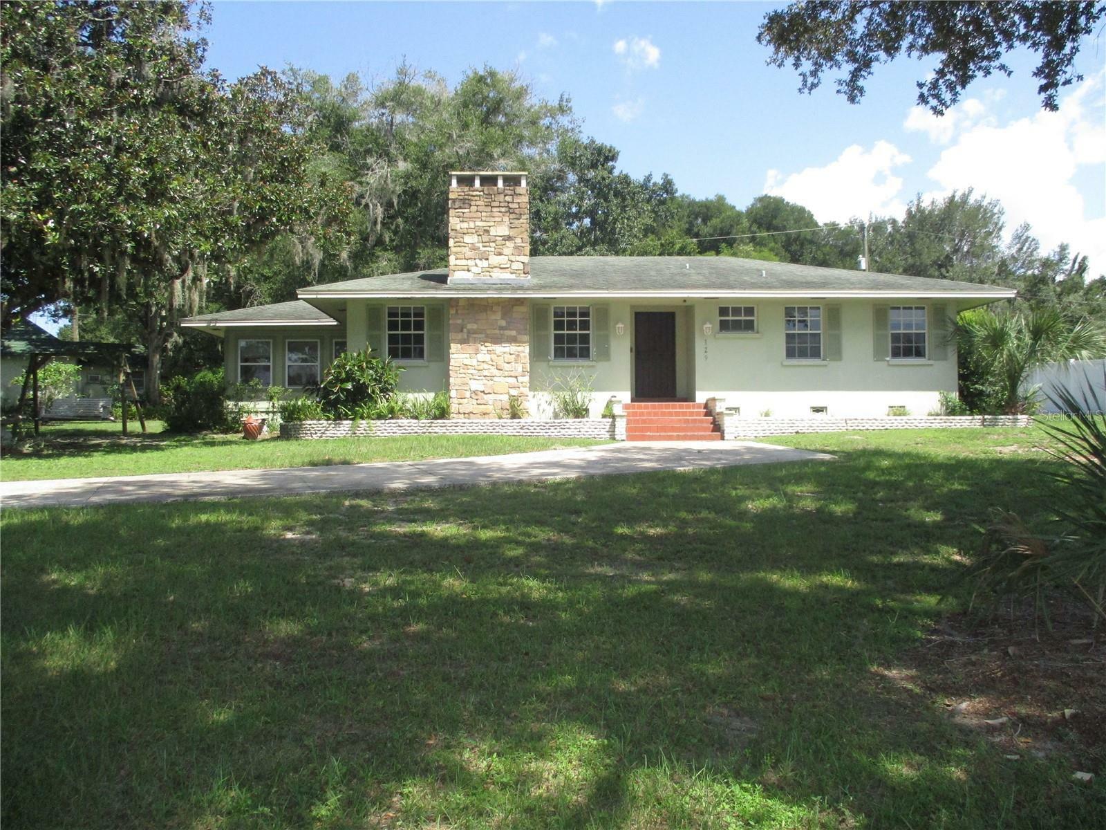 Property Photo:  129 N 6th Street  FL 33851 