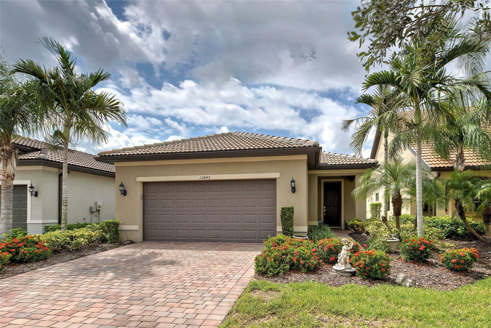 Property Photo:  13845 Alafaya Street  FL 34293 