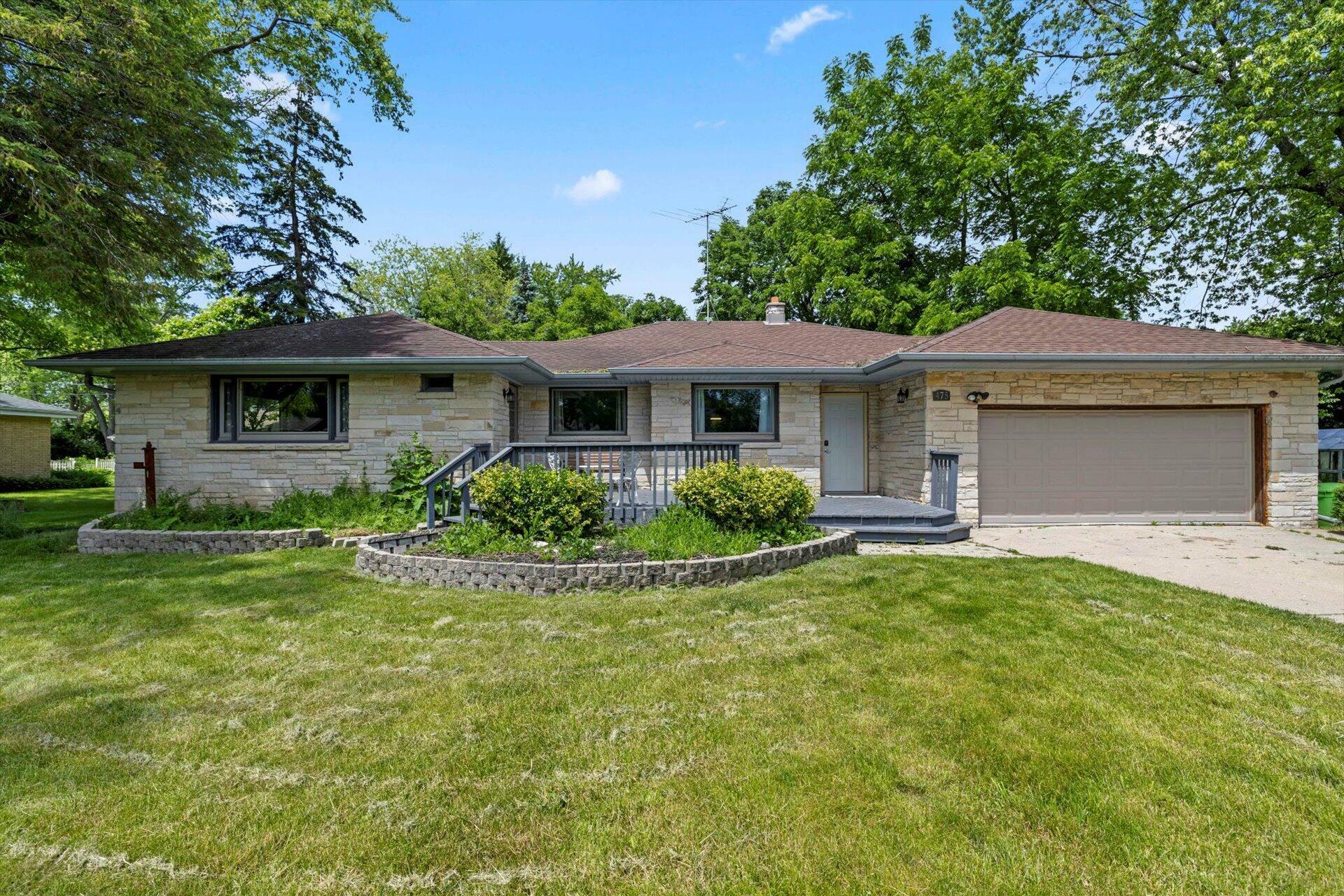 Property Photo:  475 N Park Blvd  WI 53005 