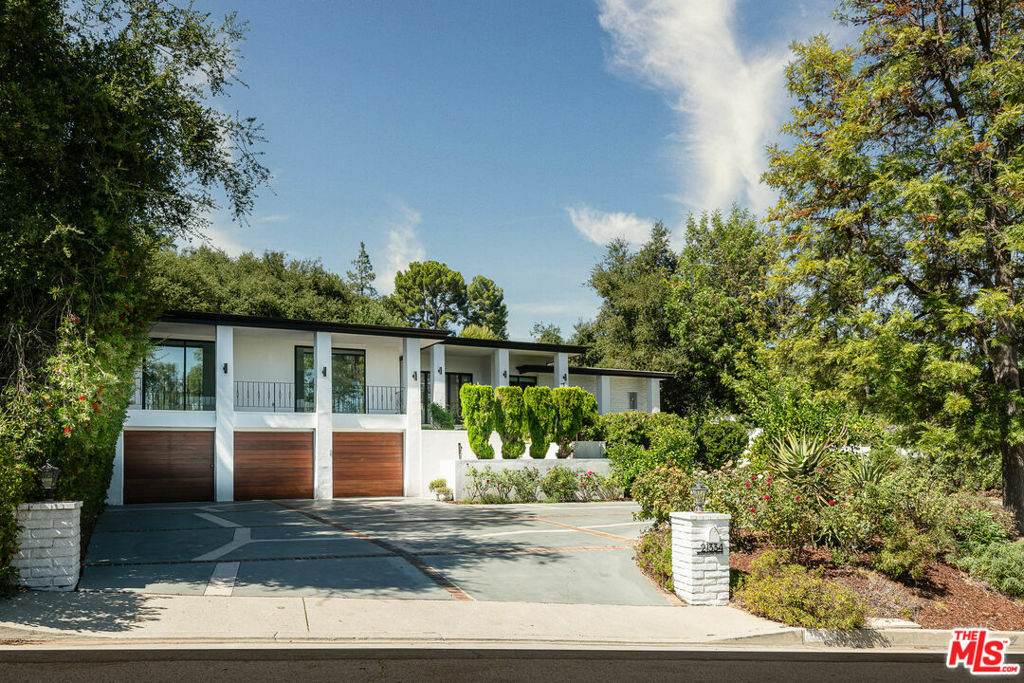 Property Photo:  21334 Mulholland Drive  CA 91364 