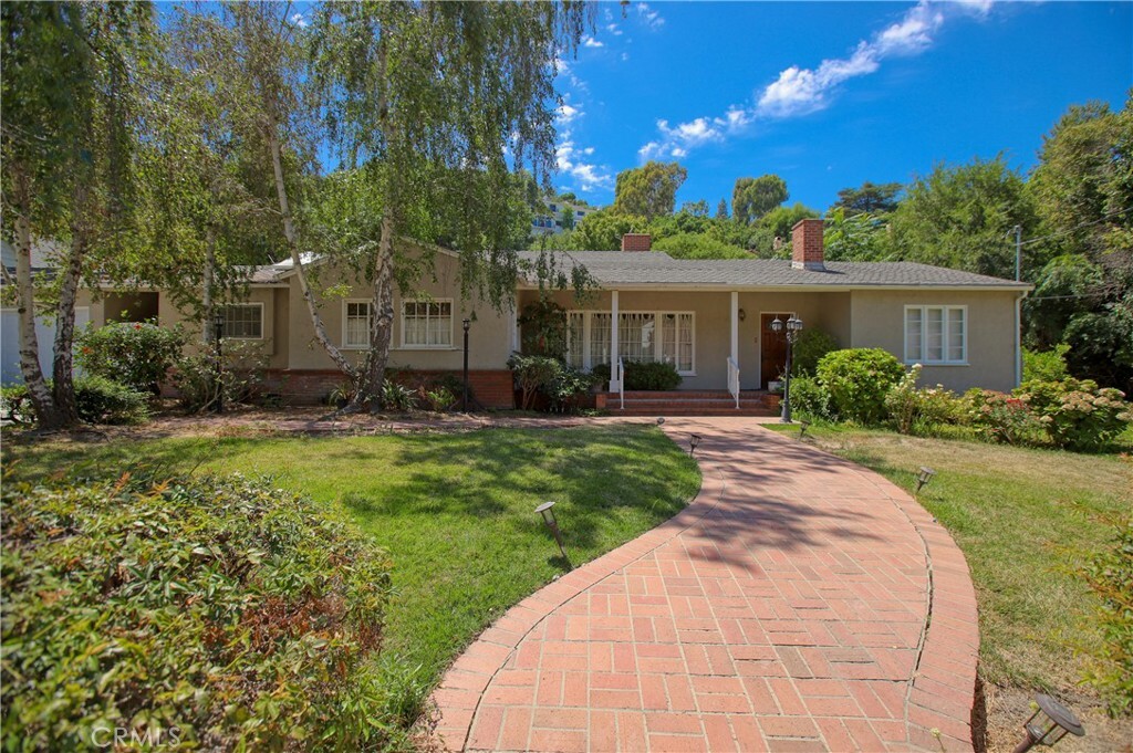 Property Photo: 3843 Dixie Canyon Avenue CA 91423