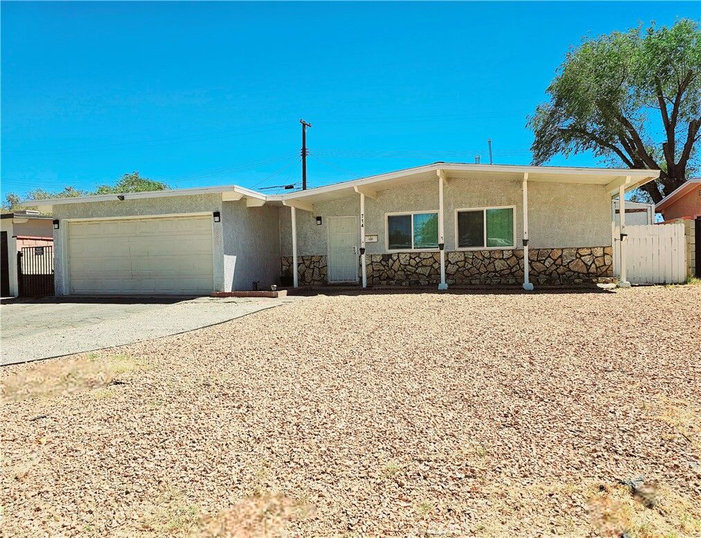 Property Photo: 714 W Avenue H13 CA 93534