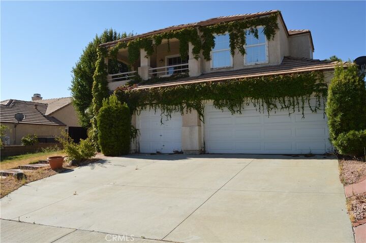 Property Photo: 2818 Edgewood Court CA 93551