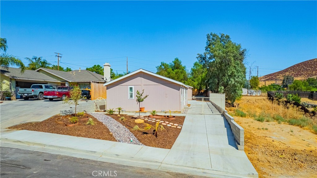 Property Photo:  414 Granite Street  CA 92530 