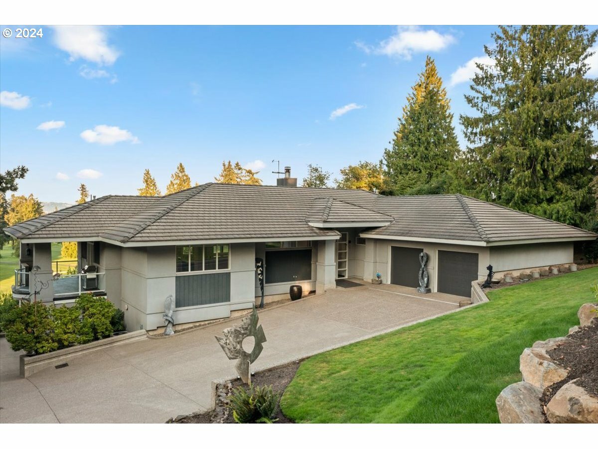 Property Photo: 14400 Uplands Dr OR 97034