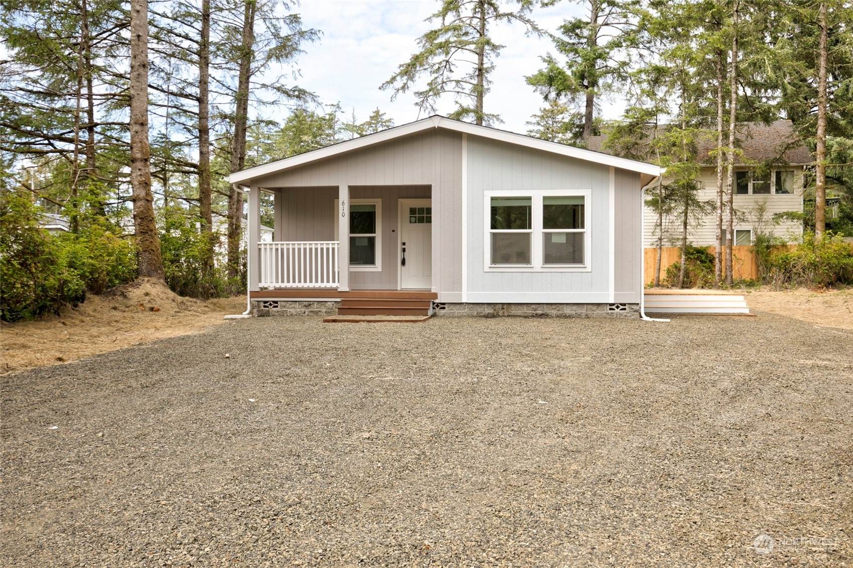 Property Photo:  610 Paradise Court NE  WA 98569 