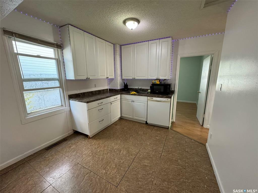 Property Photo:  1536 D Avenue N  SK S7L 1P6 