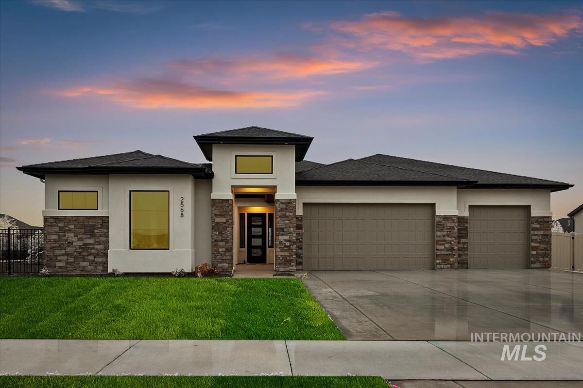 Property Photo: 2568 N Heirloom Ave ID 83616