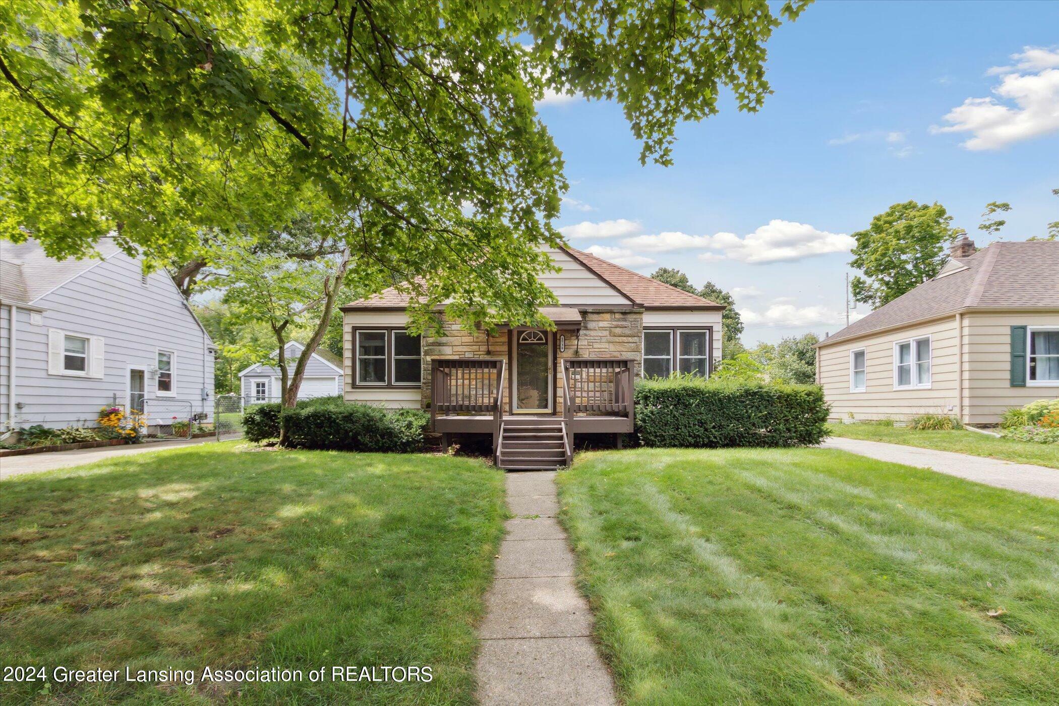 Property Photo:  1738 Quentin Avenue  MI 48910 