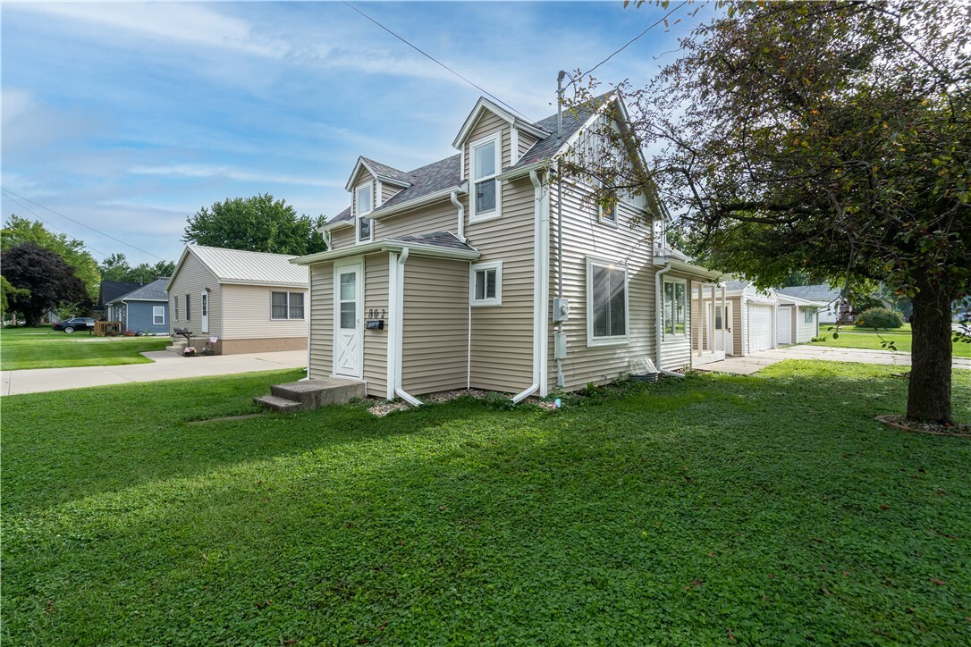 Property Photo:  802 E 8th Street N  IA 50208 