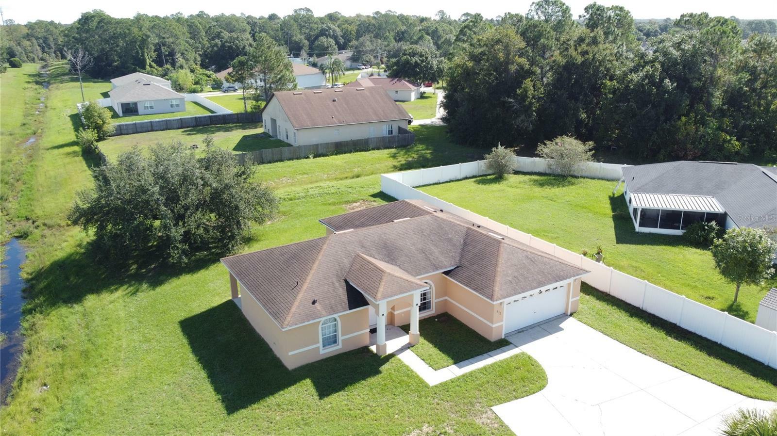 Property Photo:  813 Hastin Place  FL 34758 