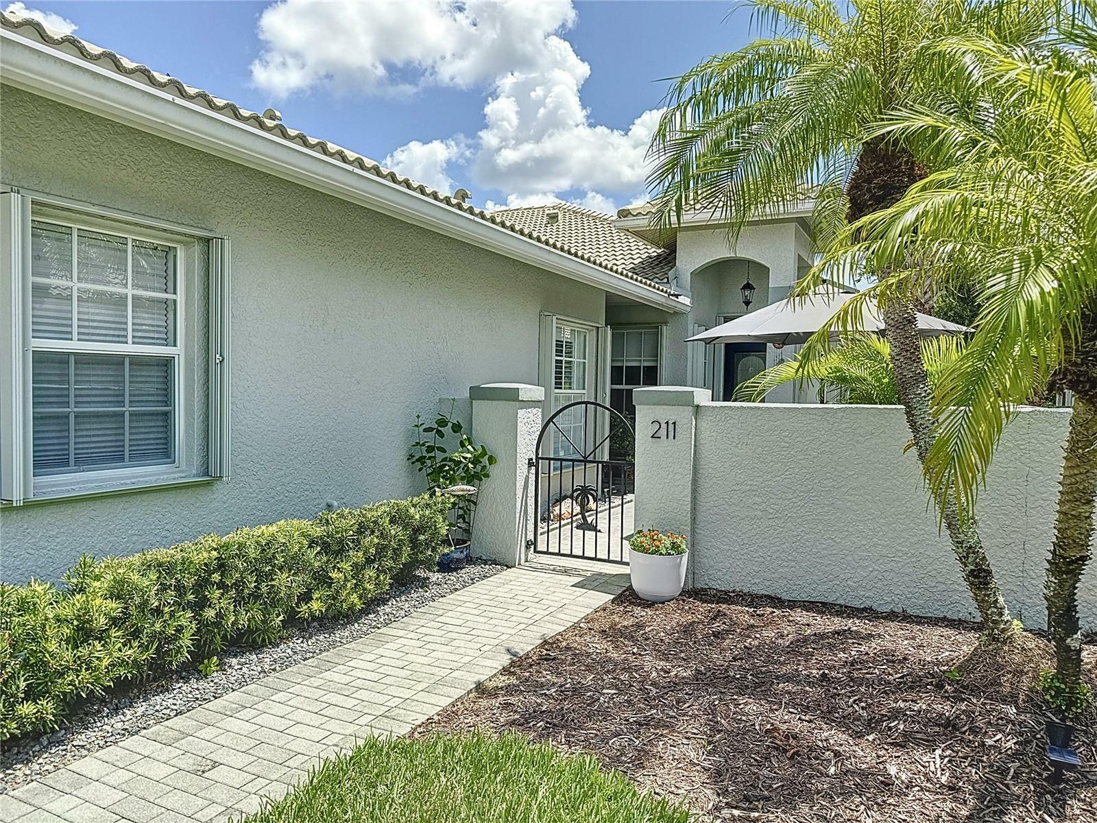 Property Photo:  211 Reclinata Circle  FL 34292 