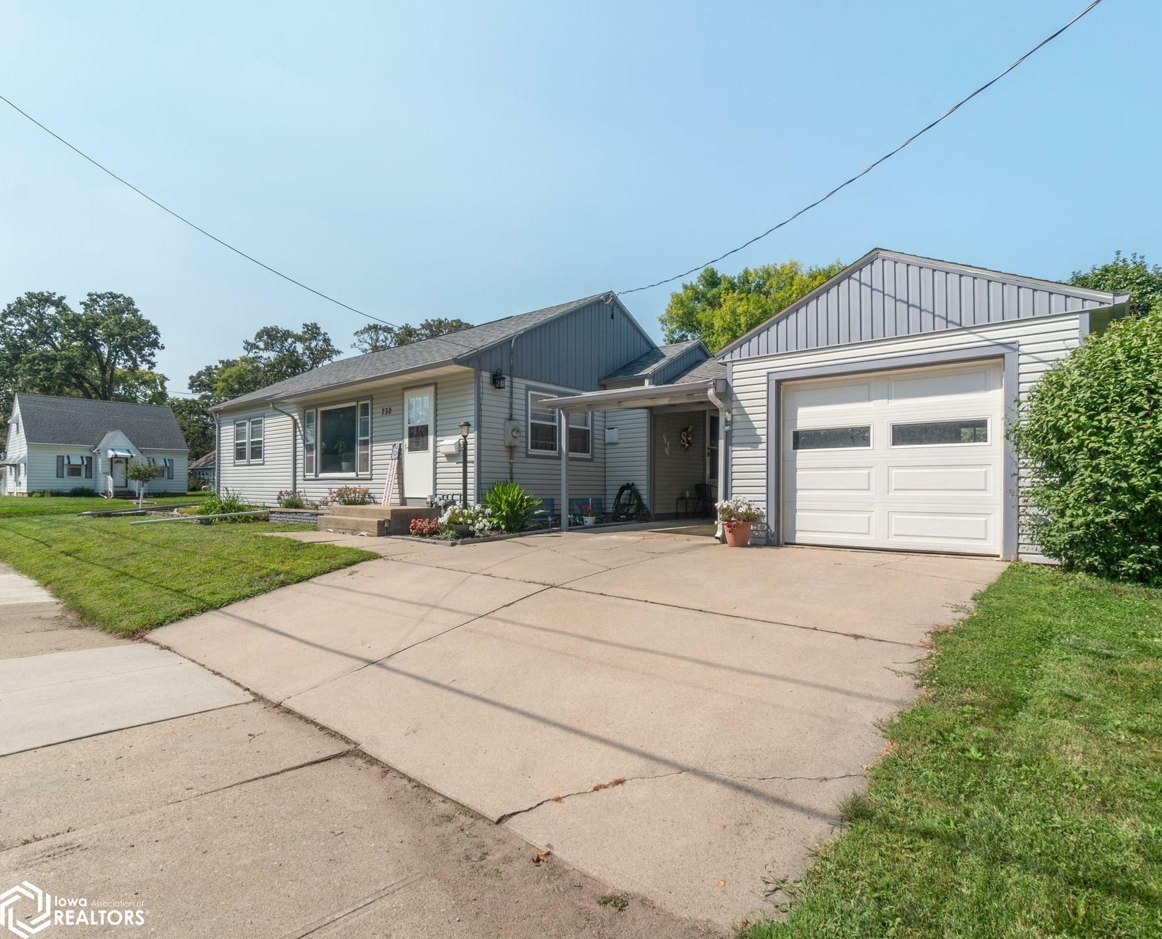 Property Photo:  732 14th Street  IA 50401 