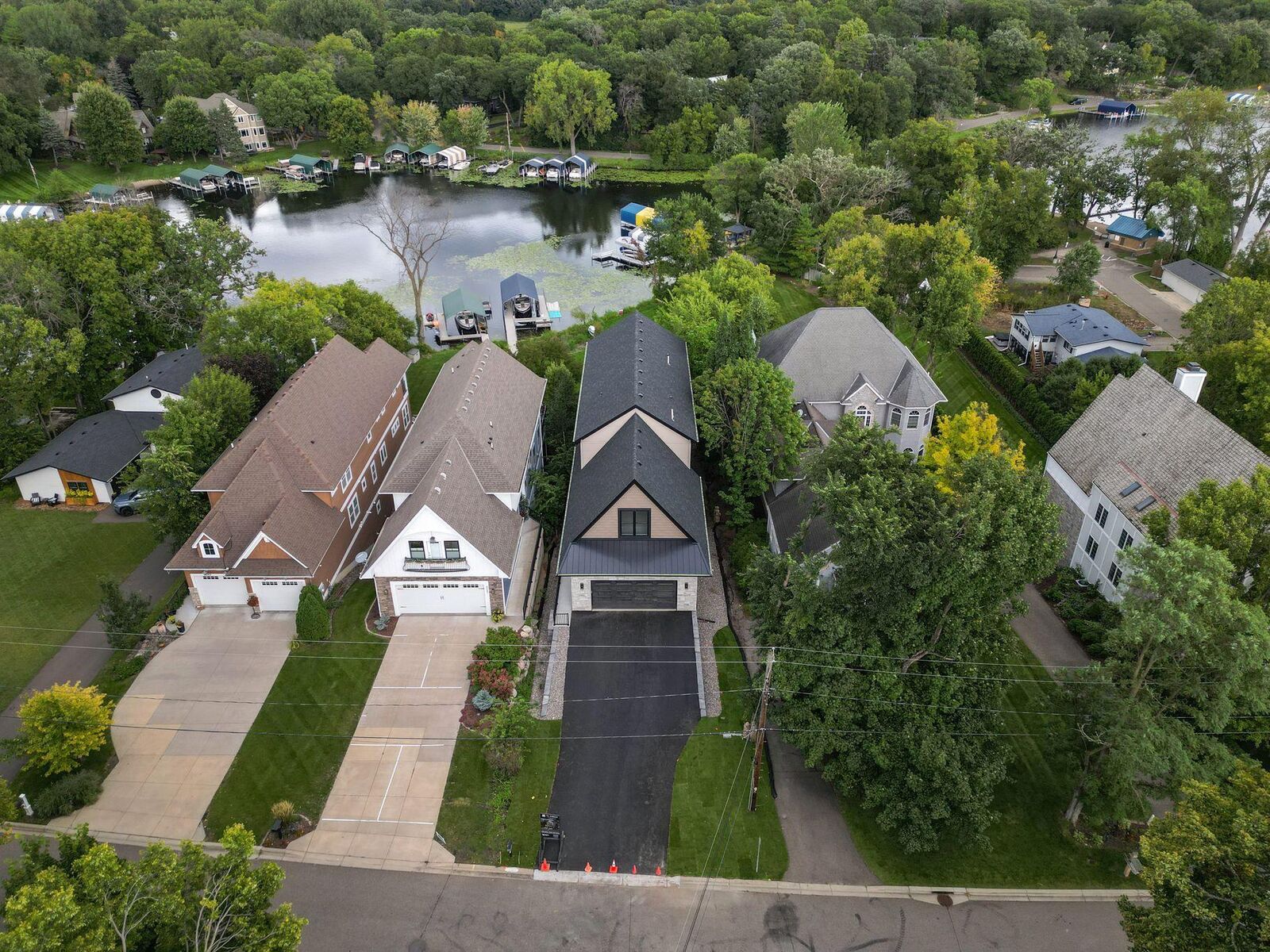 Property Photo:  3061 Lake Shore Boulevard  MN 55391