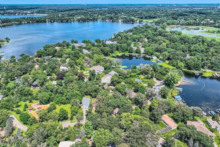 3061 Lake Shore Boulevard  Minnetonka MN 55391 photo