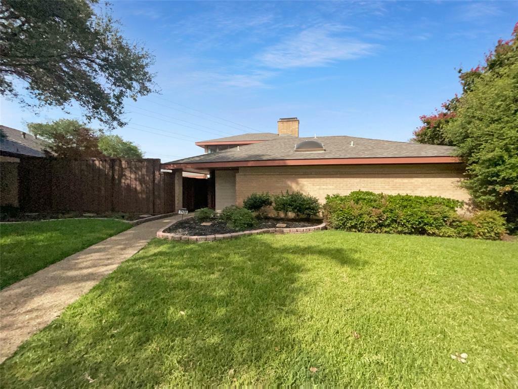 Property Photo:  7126 Manor Oaks Drive  TX 75248 