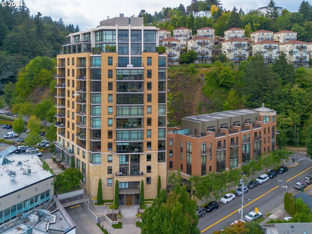 Property Photo:  2351 NW Westover Rd 1108  OR 97210 