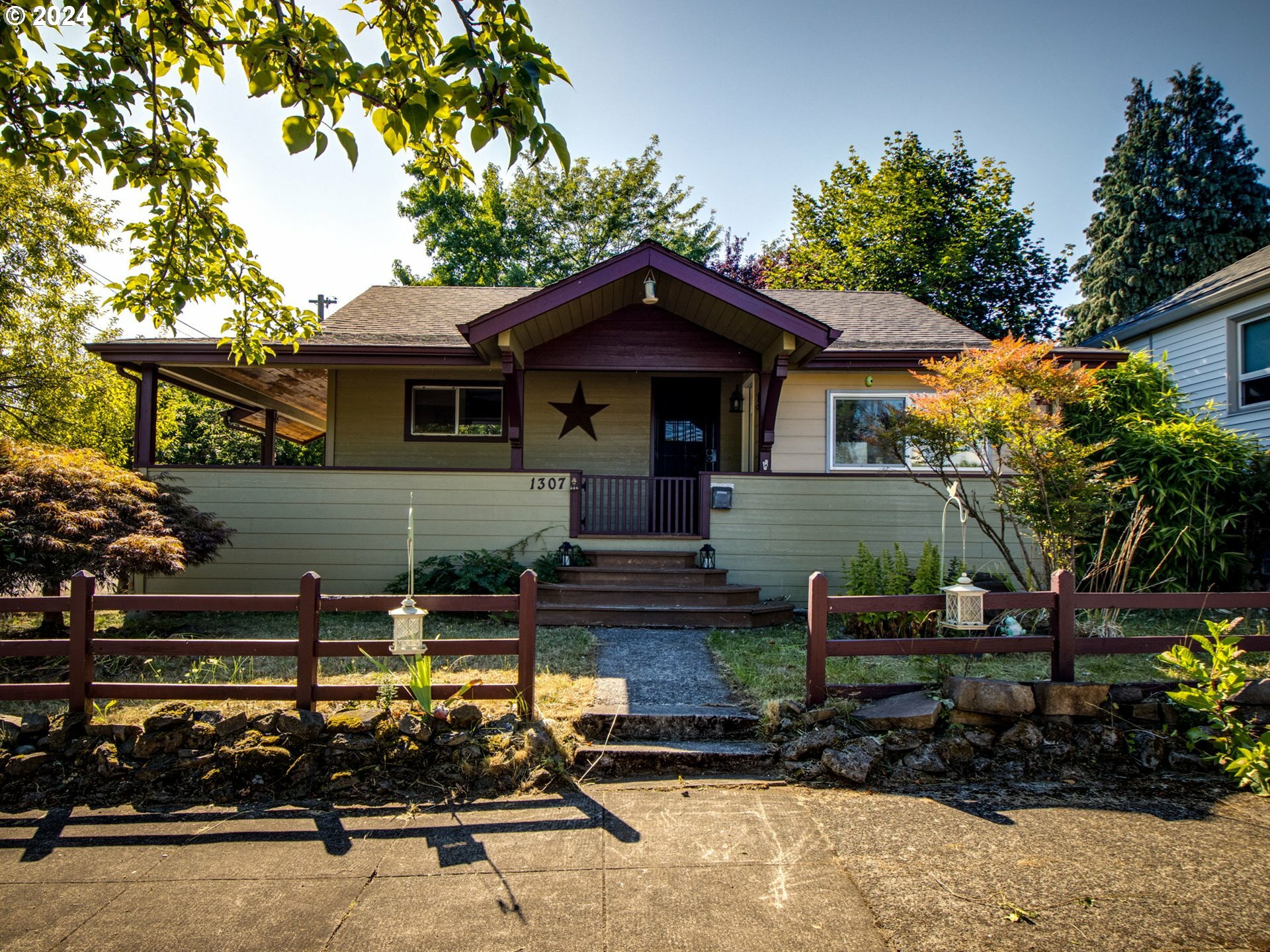 Property Photo:  1307 NE Adams St  WA 98607 