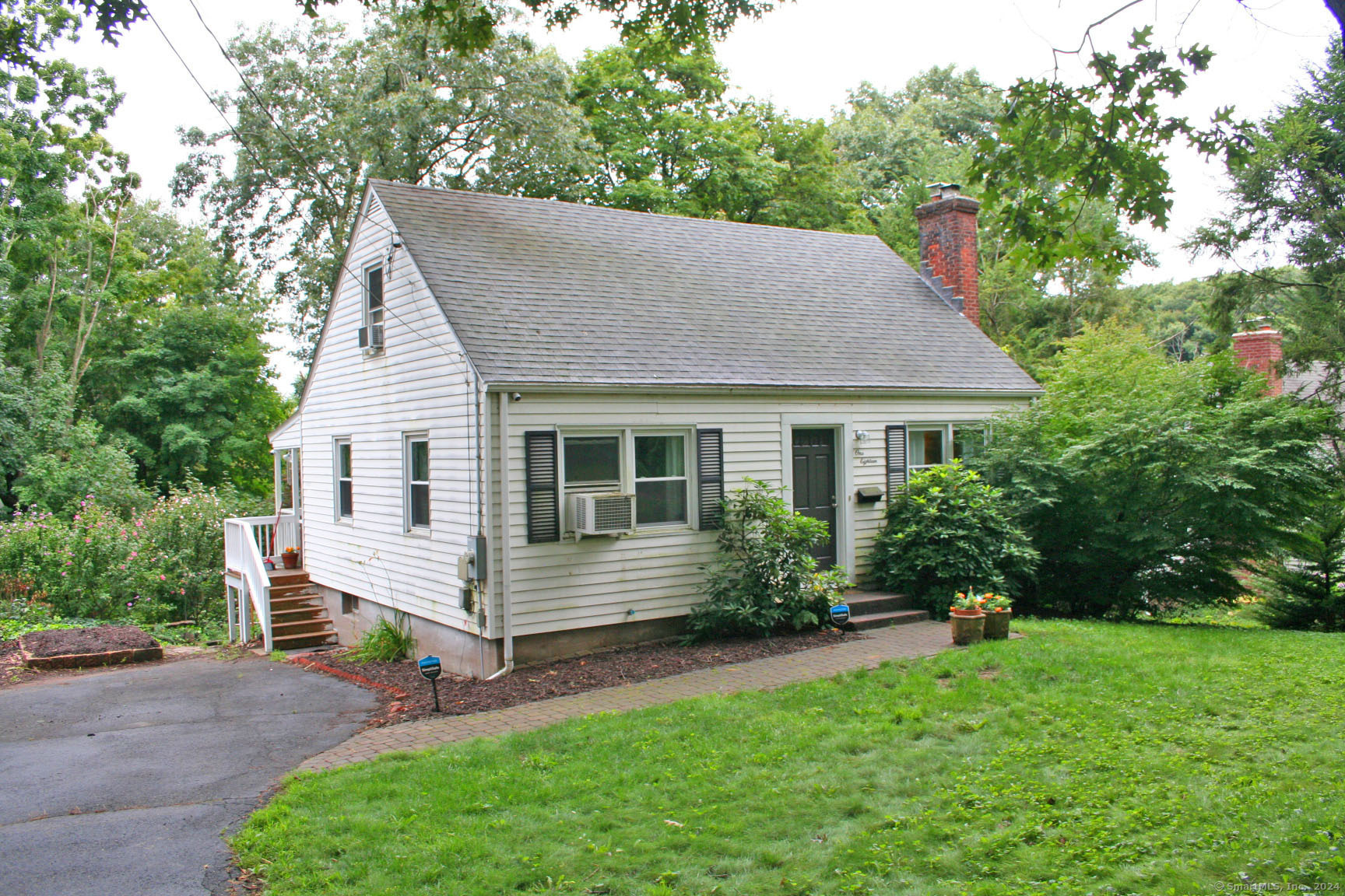 Property Photo:  118 Greenwood Drive  CT 06042 