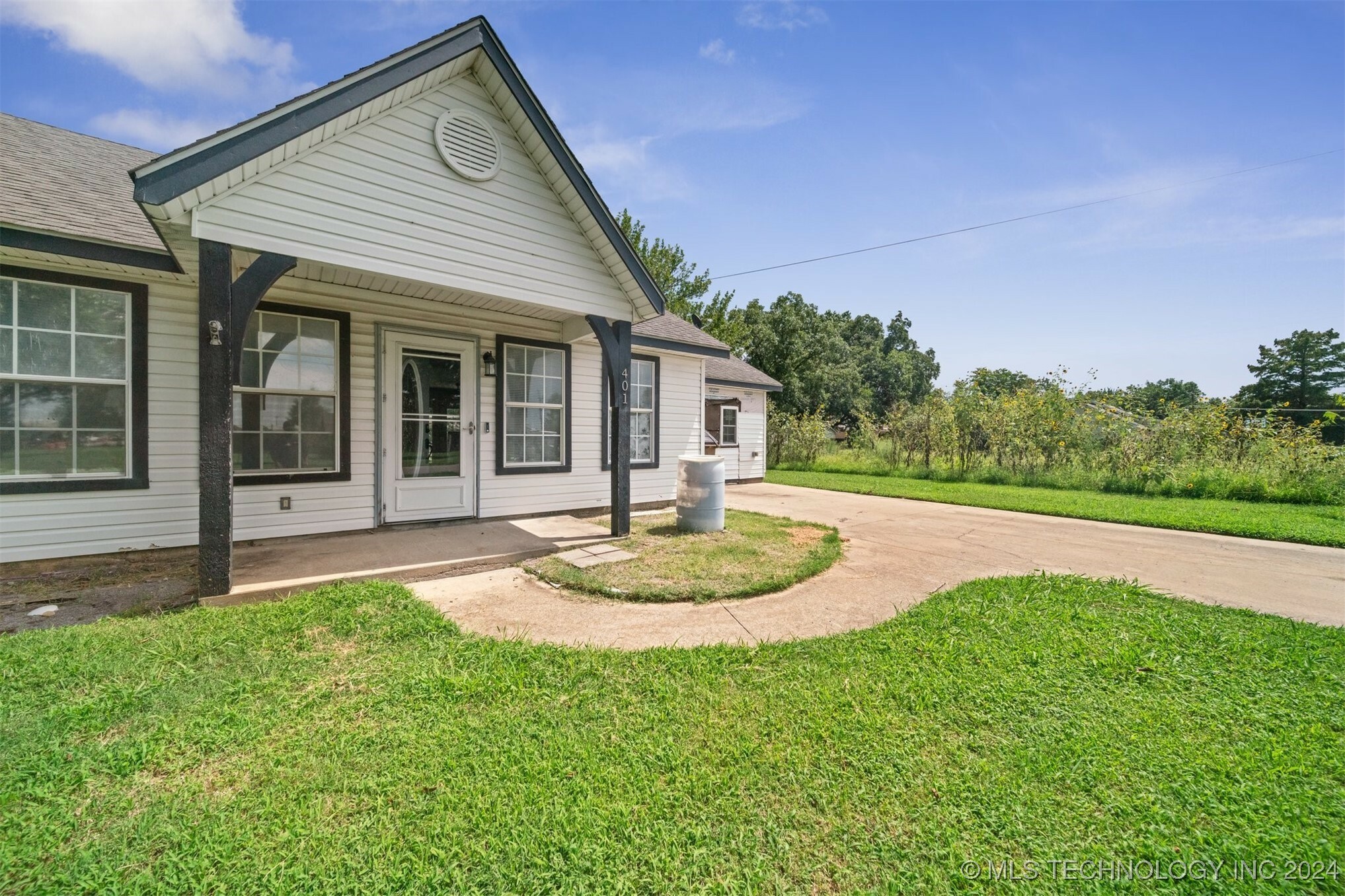 Property Photo:  401 S Monroe Avenue  OK 74467 