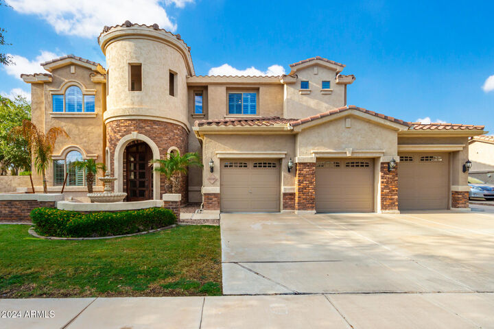 Property Photo: 18746 E Caledonia Drive AZ 85142