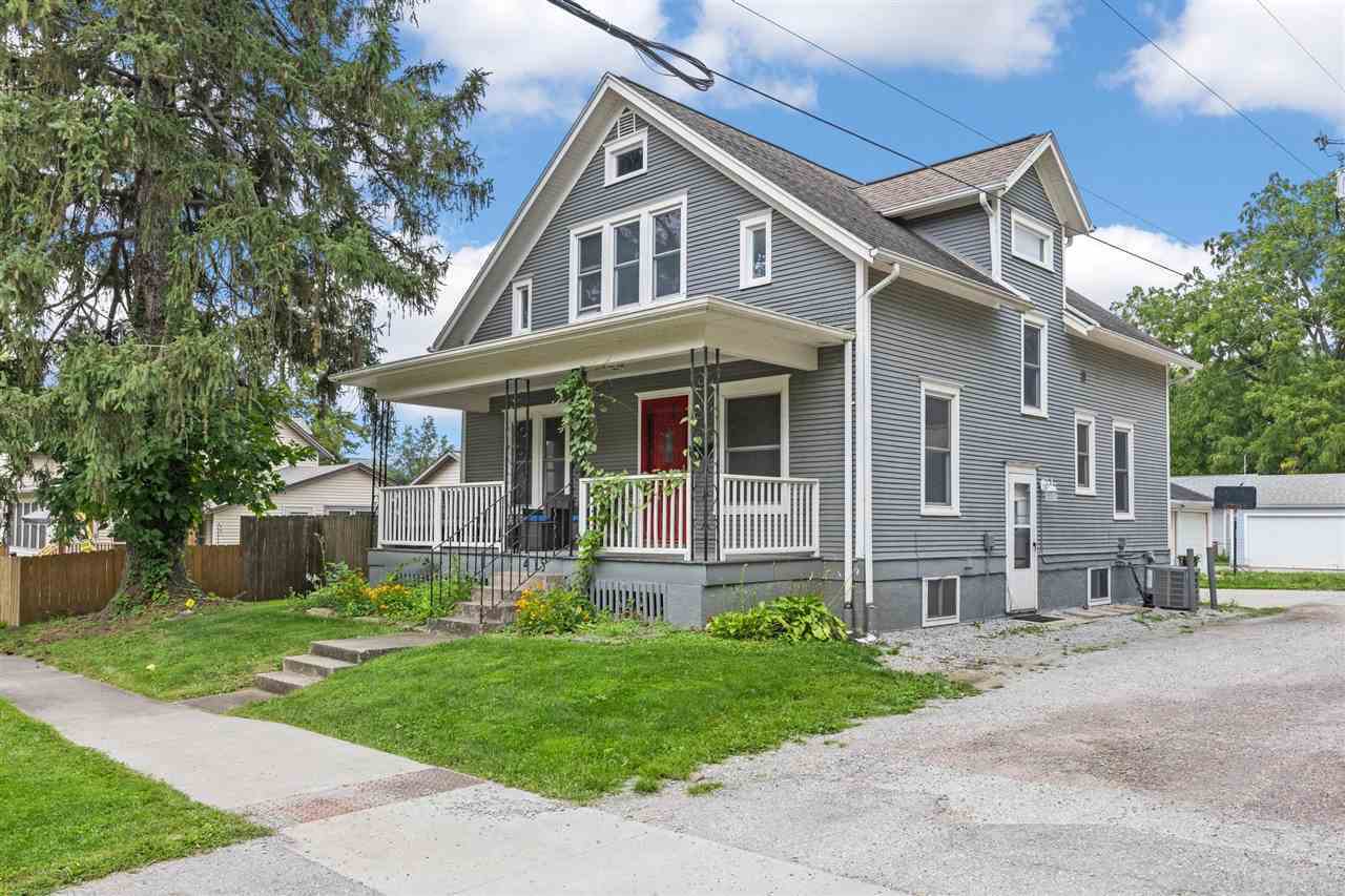 Property Photo:  415 N Governor St  IA 52245 