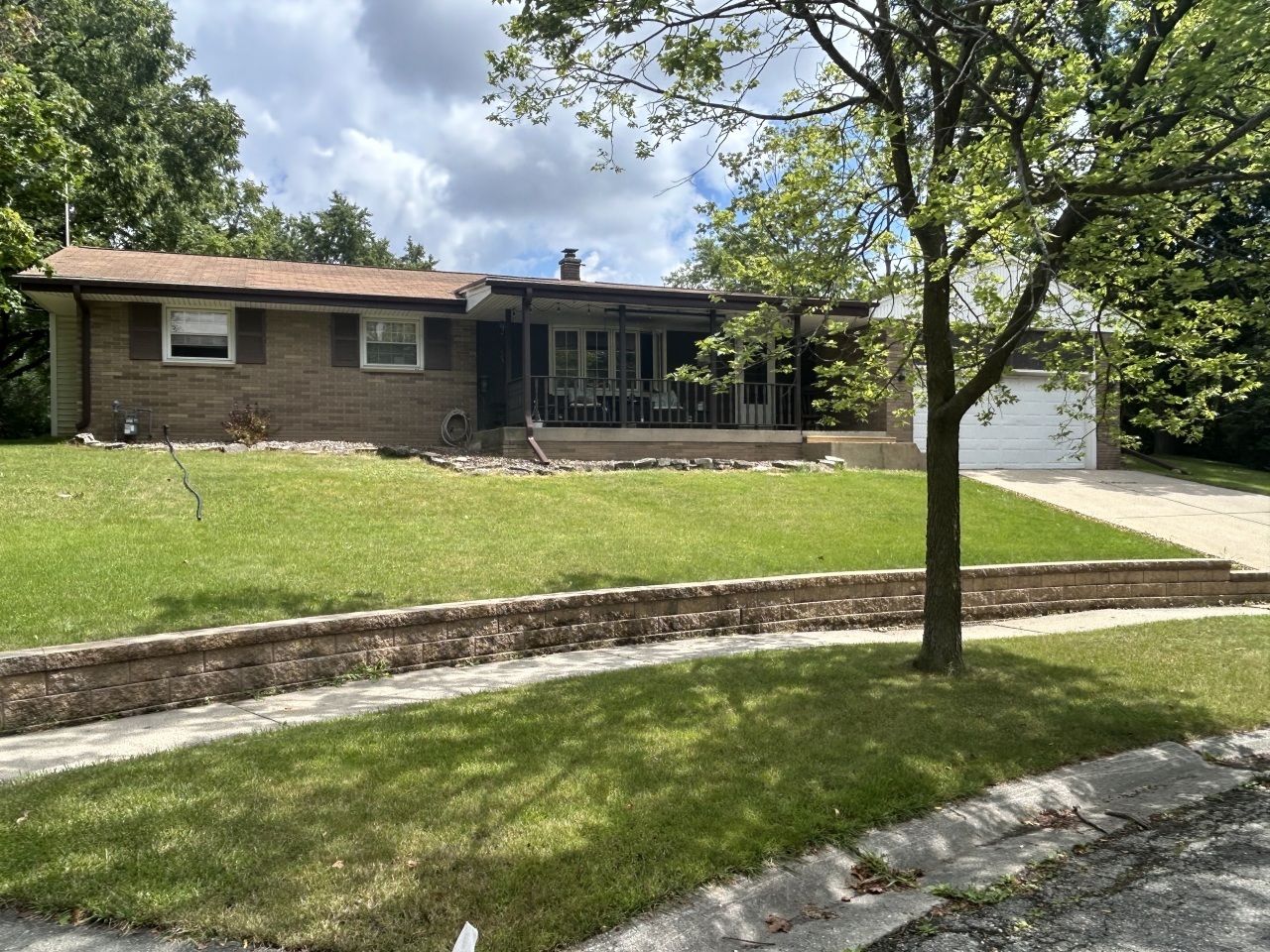 Property Photo:  5124 Manchester Ct  WI 53129 