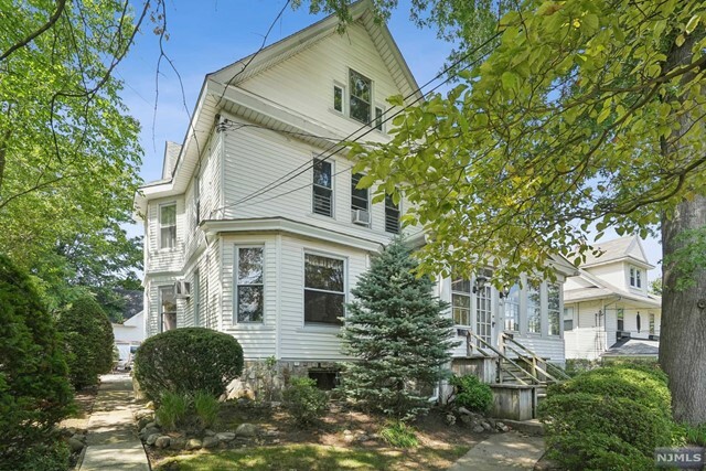 Property Photo:  84 Oak Street  NJ 07450 