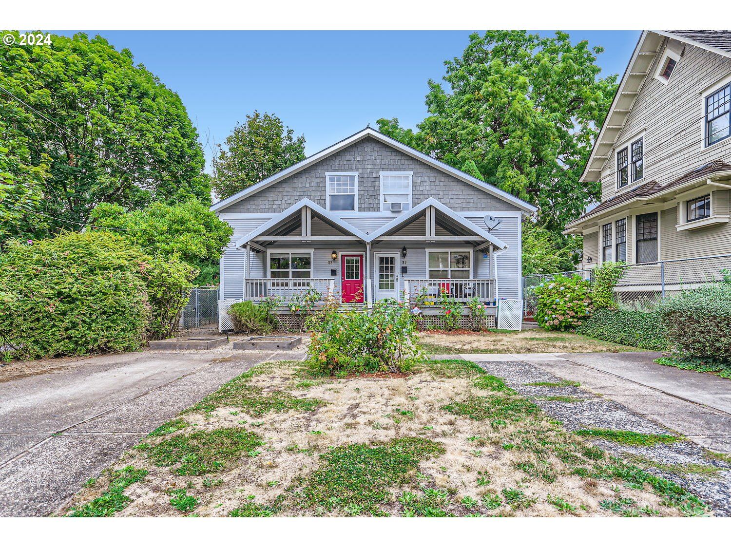 Property Photo:  33 NE Graham St  OR 97212 