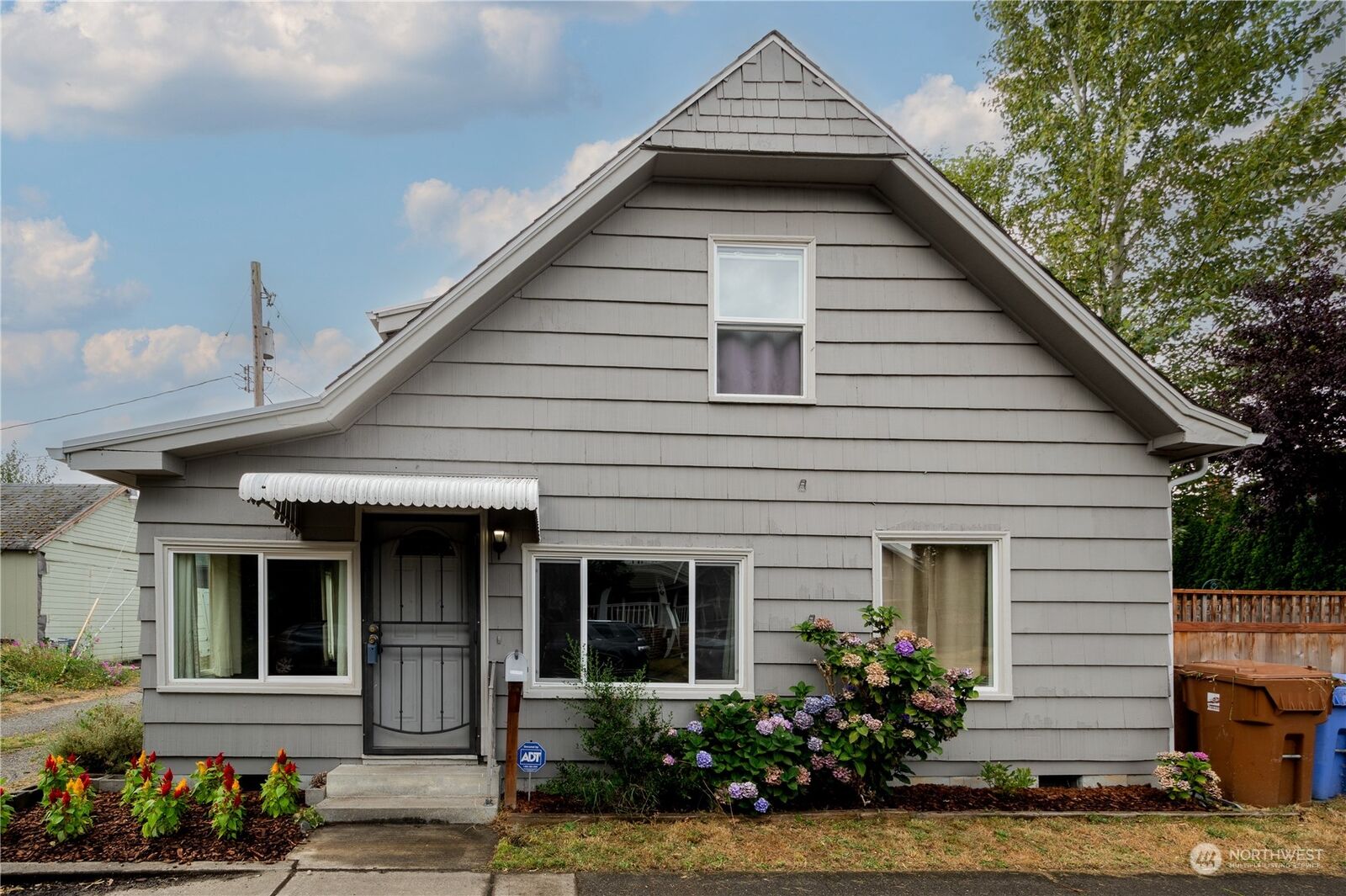 Property Photo: 910 S Pine Street WA 98405