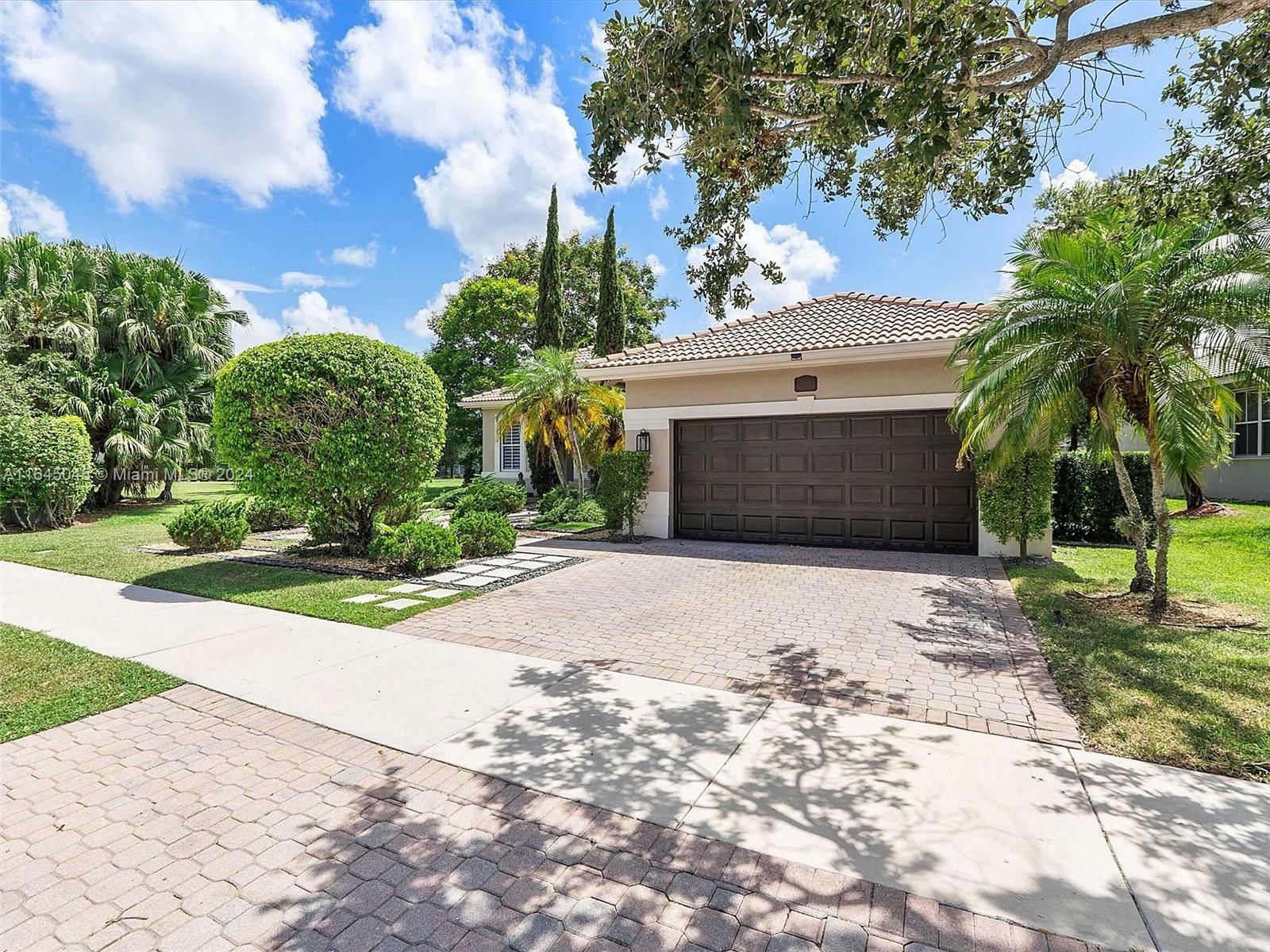 Property Photo:  1601 Osprey Bnd  FL 33327 