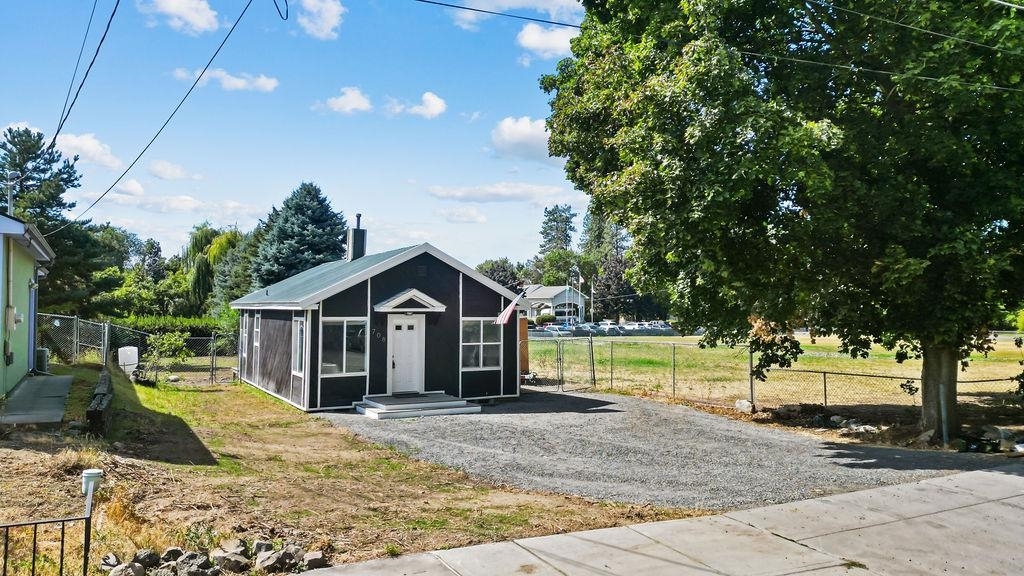 Property Photo:  708 S Rebecca St  WA 99202 