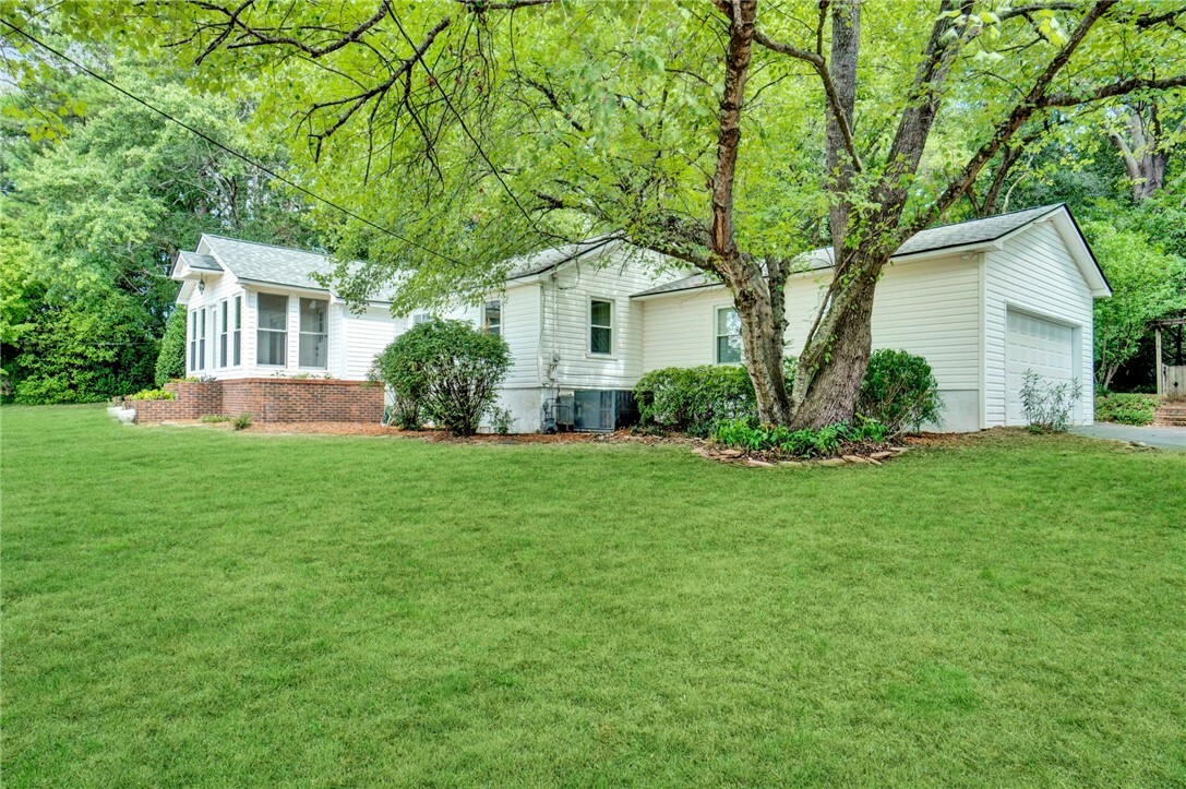 Property Photo:  610 Wesleyan Drive  SC 29630 