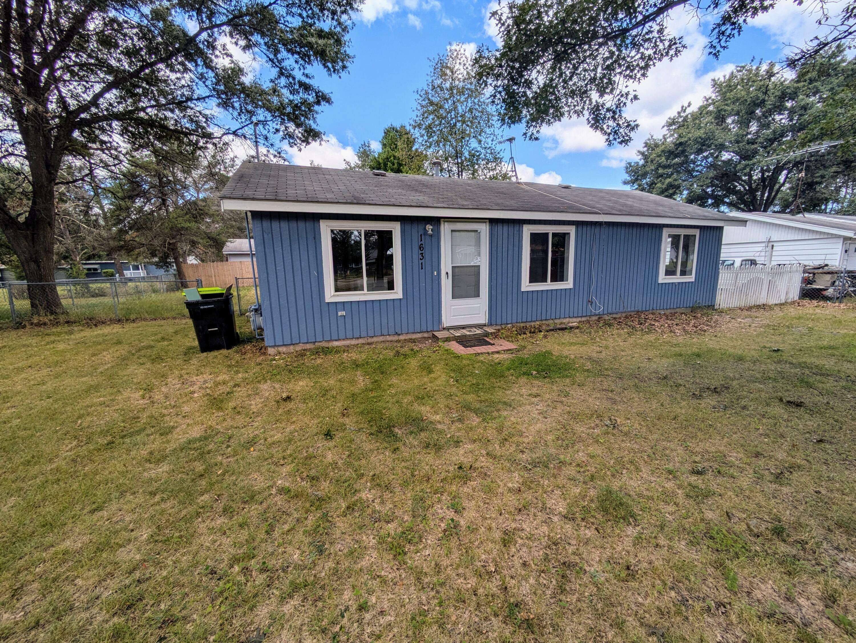 Property Photo:  1631 Dartmouth  MI 48656 