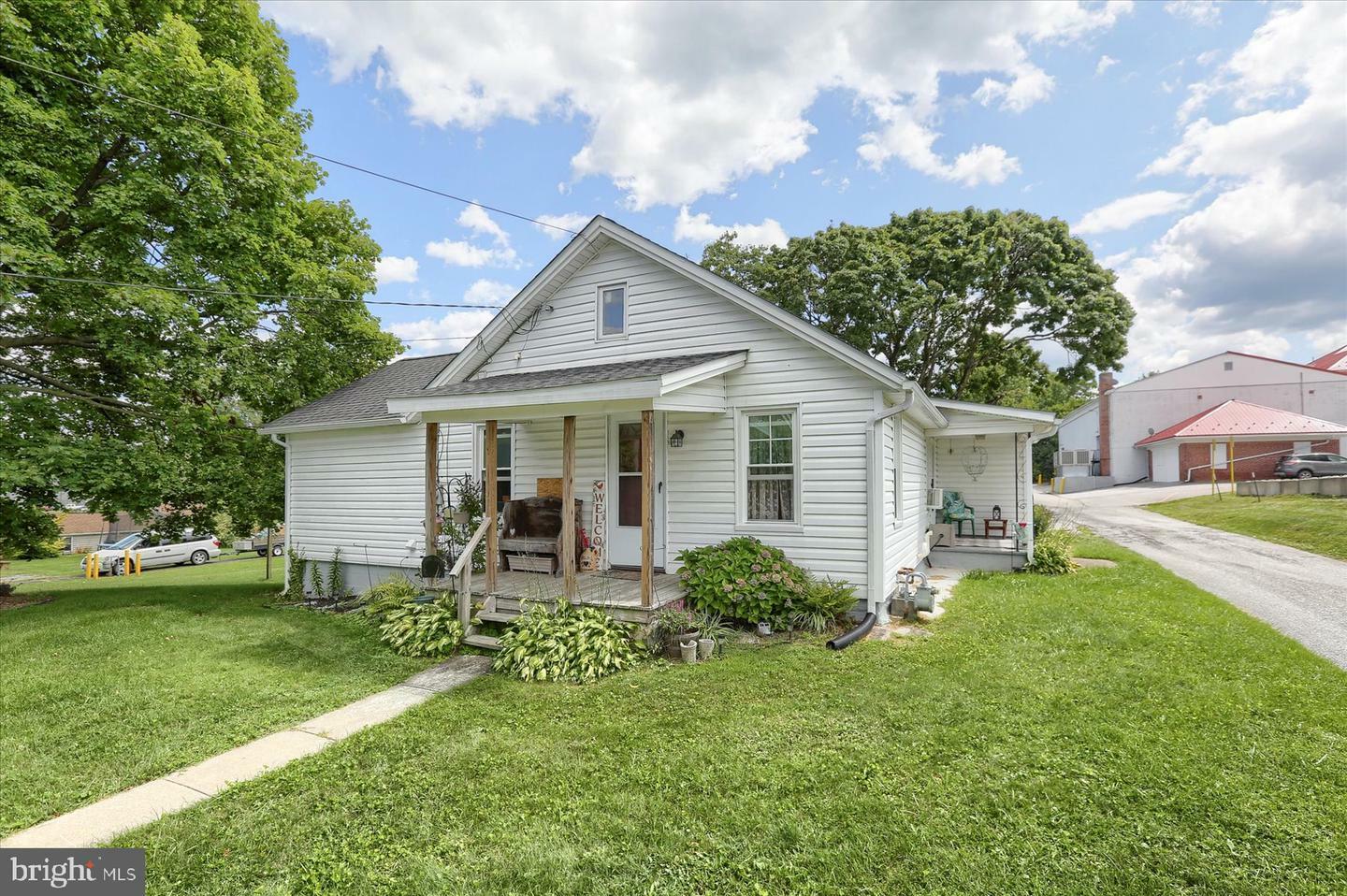 Property Photo:  20 Springvale Road  PA 17356 