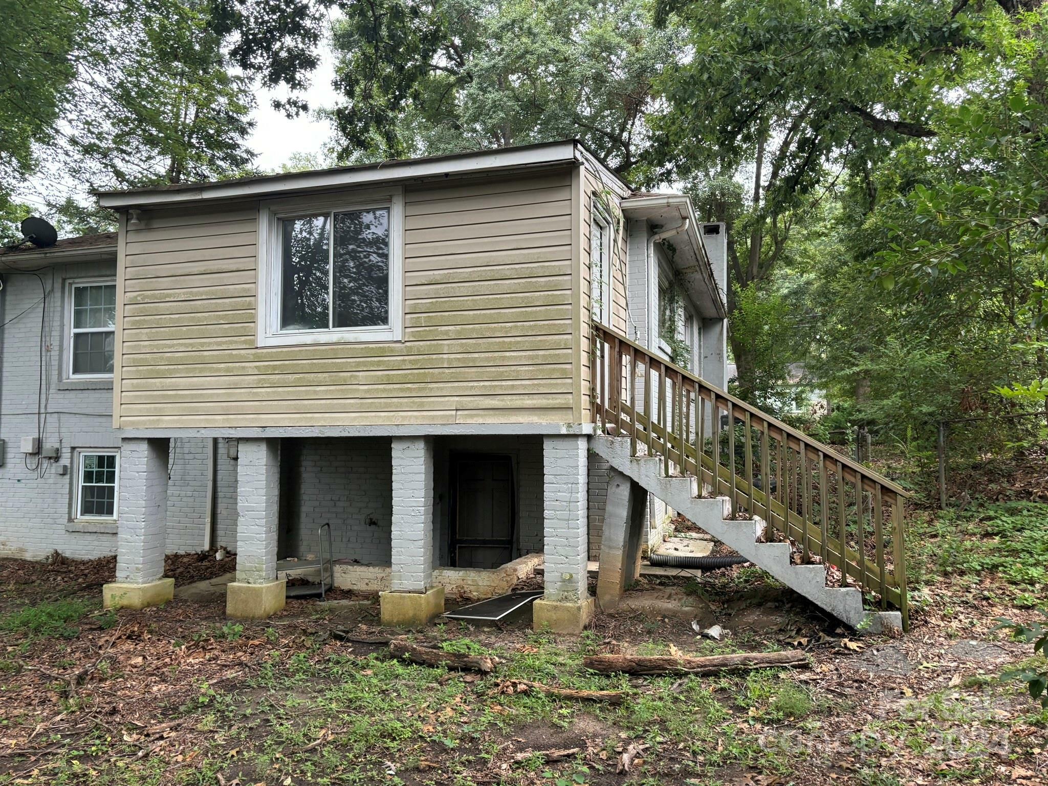 Property Photo:  2102 Twin Avenue  NC 28052 