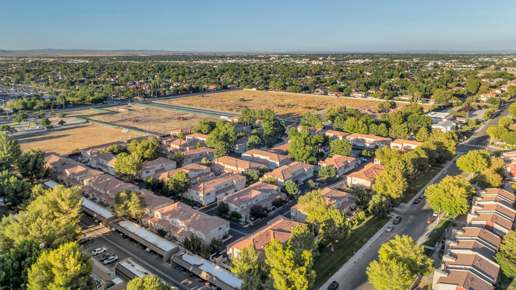Property Photo: 43447 W 30 St W Street 1 CA 93536