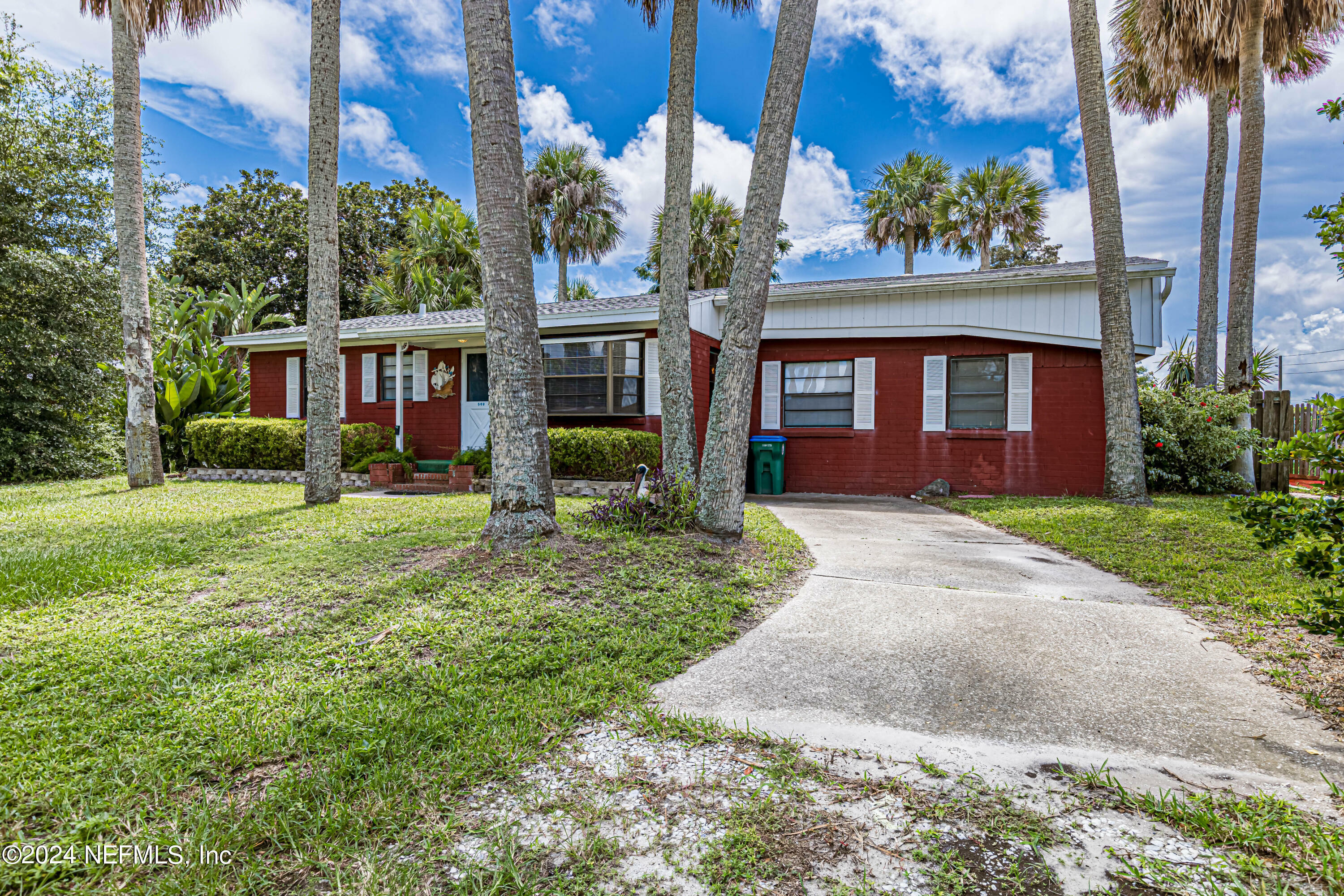 Property Photo:  569 Myra Street  FL 32266 