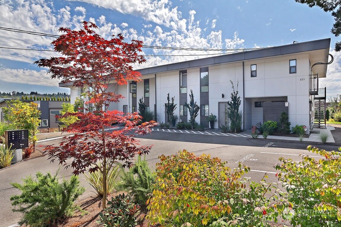 Property Photo: 223 5th Avenue 1 WA 98033