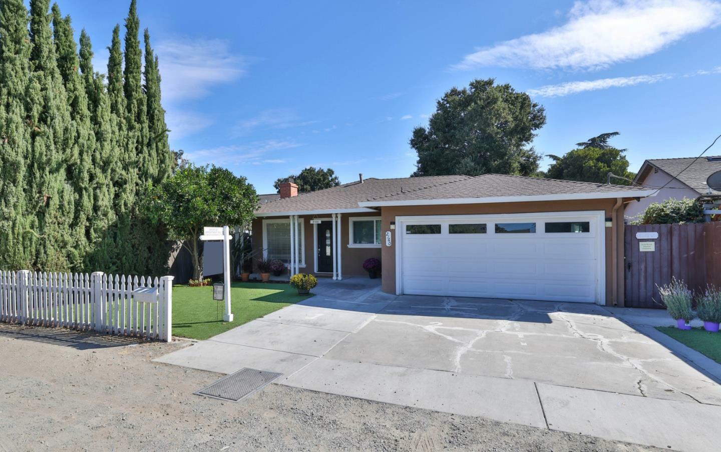 Property Photo:  2160 Lincoln Street  CA 94303 