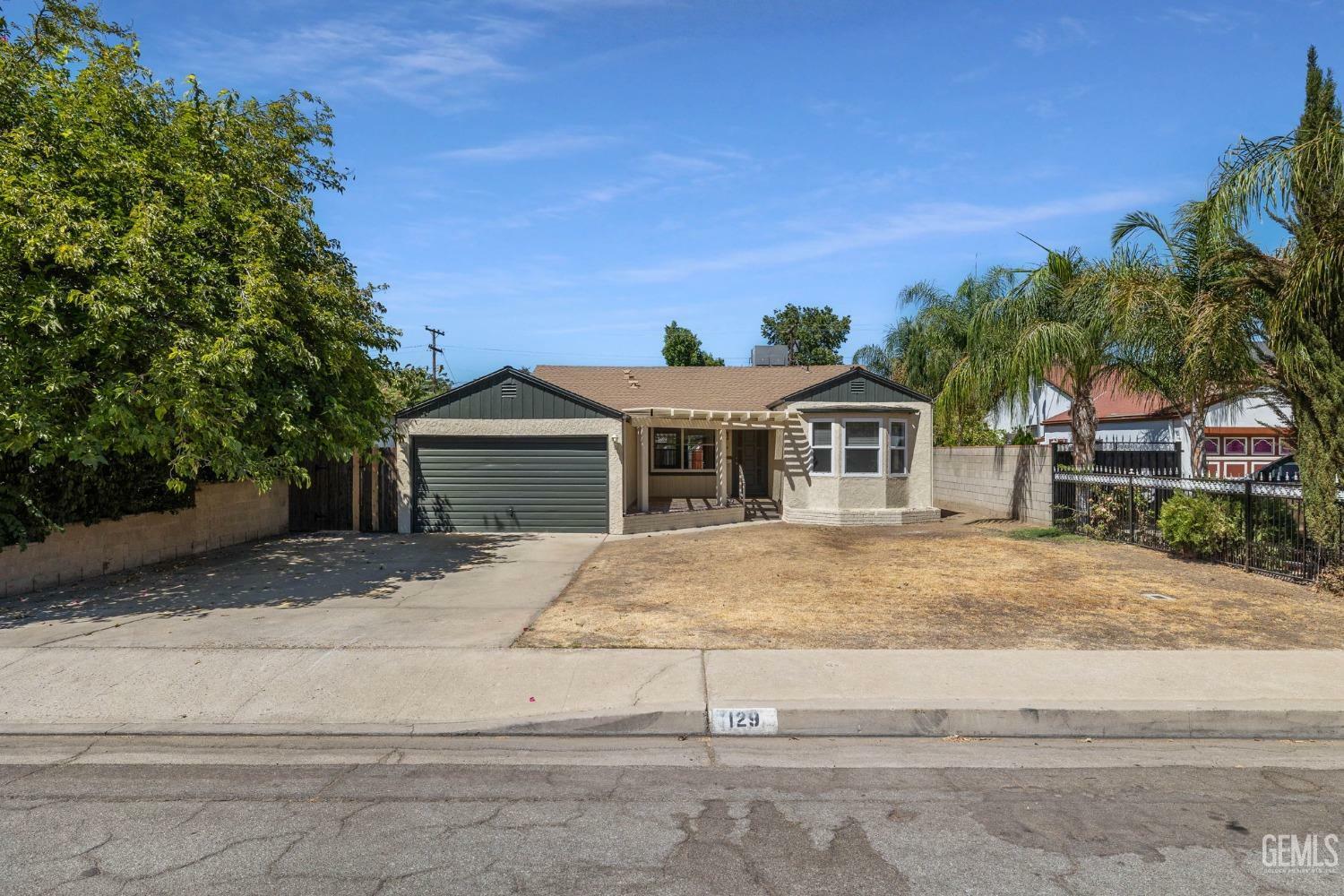 129 Myrtle Street  Bakersfield CA 93304 photo