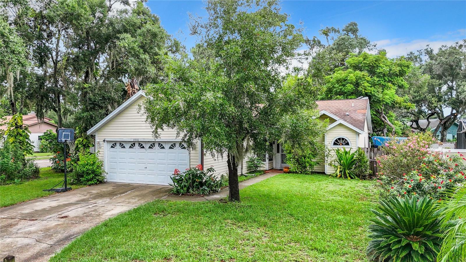 Property Photo:  5001 80th Avenue Circle E  FL 34243 