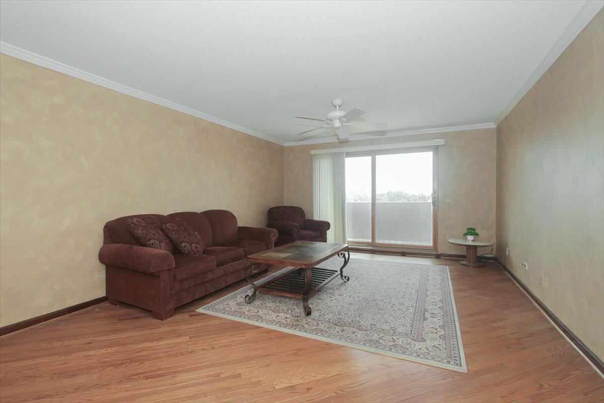 Property Photo:  1595 Ashland Avenue 504  IL 60016 