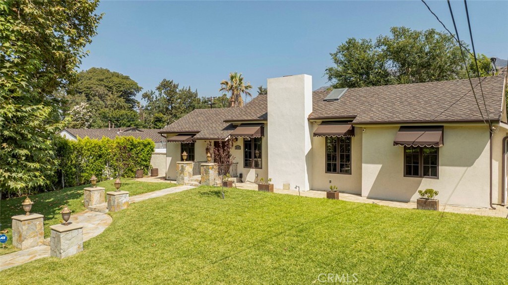 Property Photo: 859 W Kenneth Road CA 91202