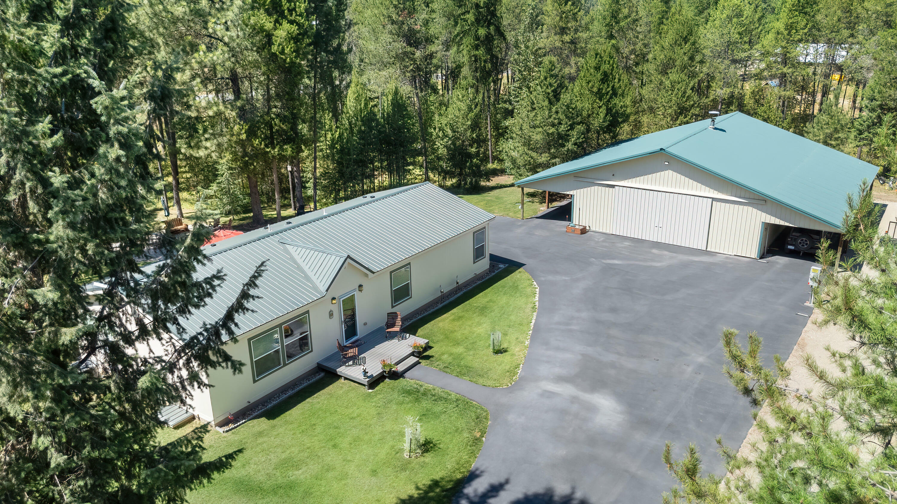 Property Photo:  4047 Pine View Way  WA 99173 