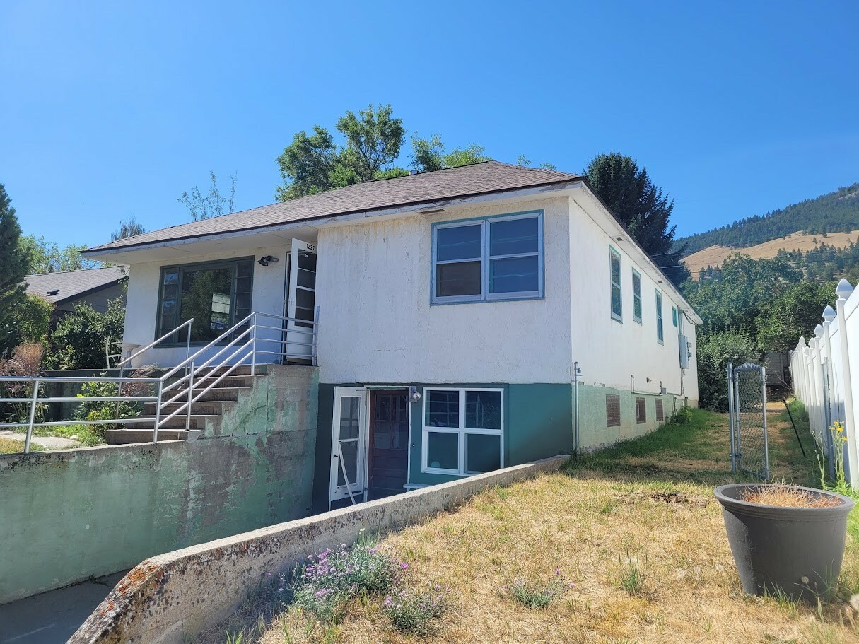 Property Photo:  1227 Hauser Street  MT 59601 