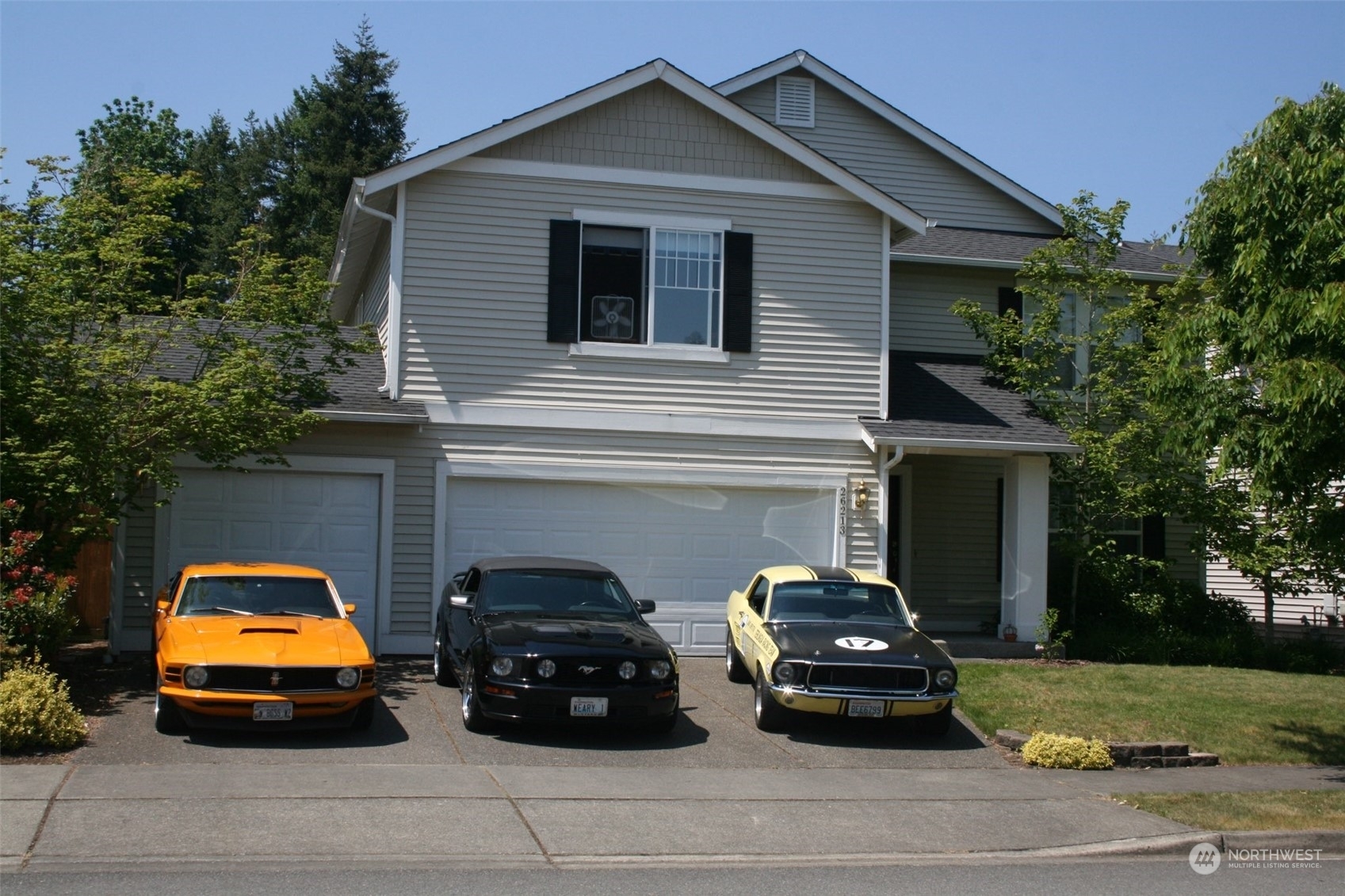 Property Photo:  26213 232nd Place SE  WA 98038 