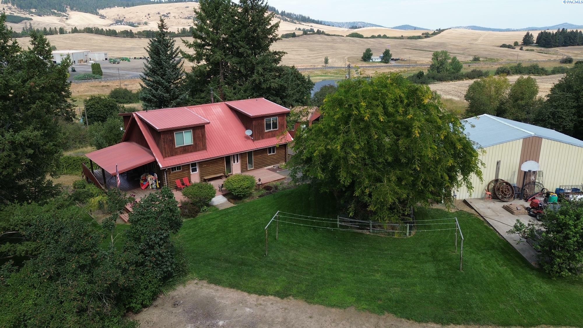 Property Photo:  900 E Seaman Rd  WA 99033 