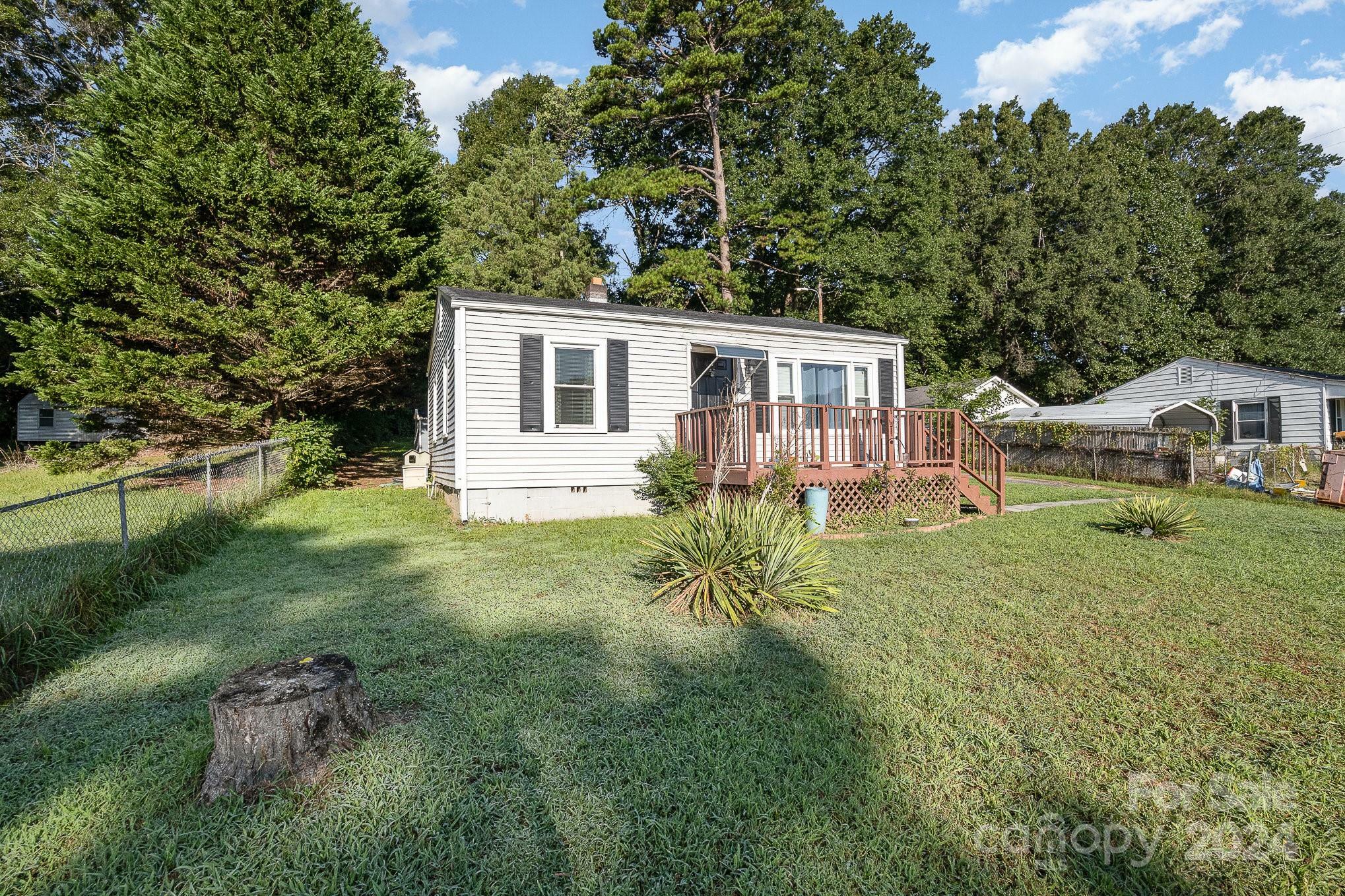 Property Photo:  2709 Springbrook Circle  NC 28052 