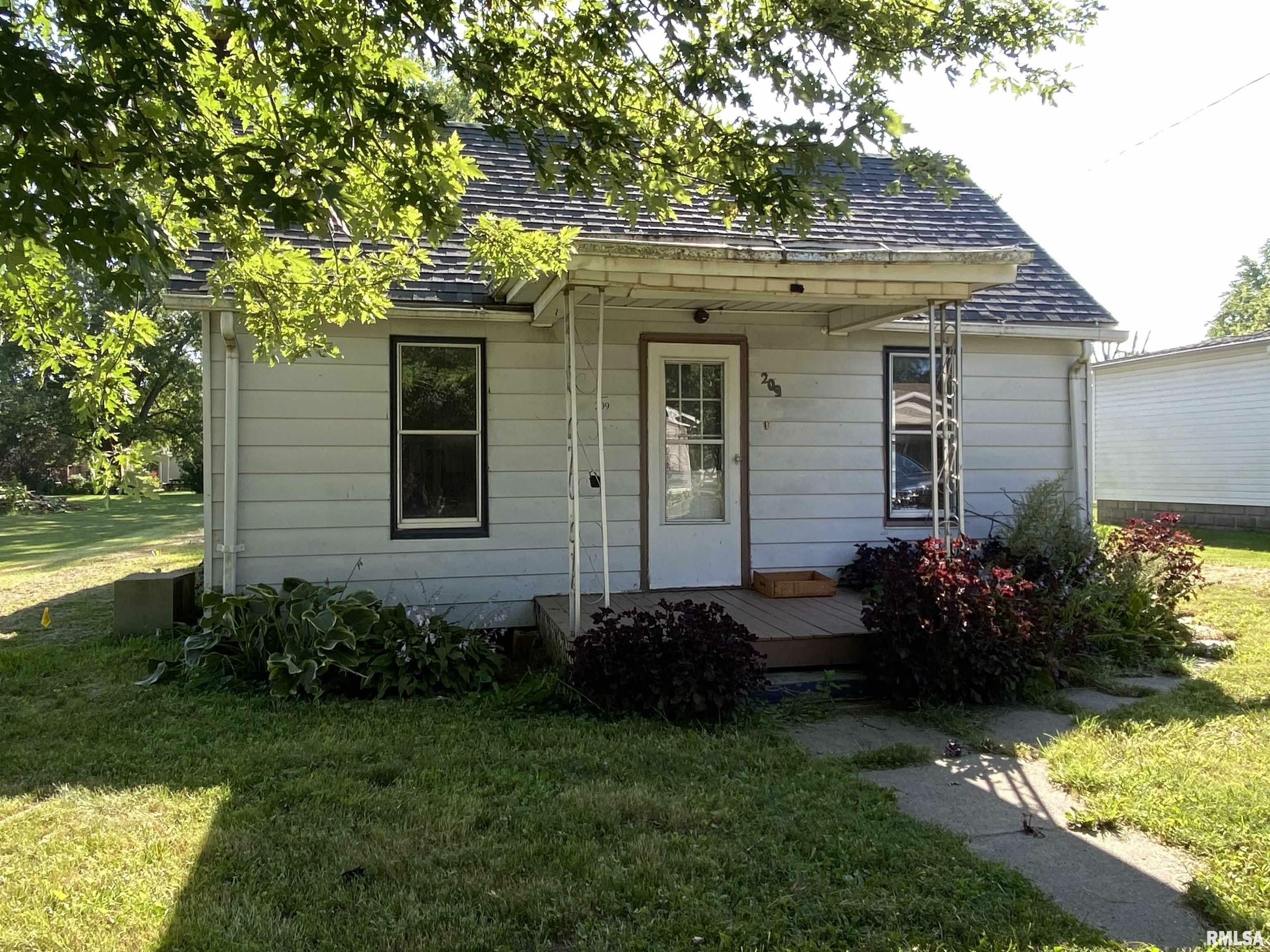 Property Photo:  209 Central Avenue  IL 61563 